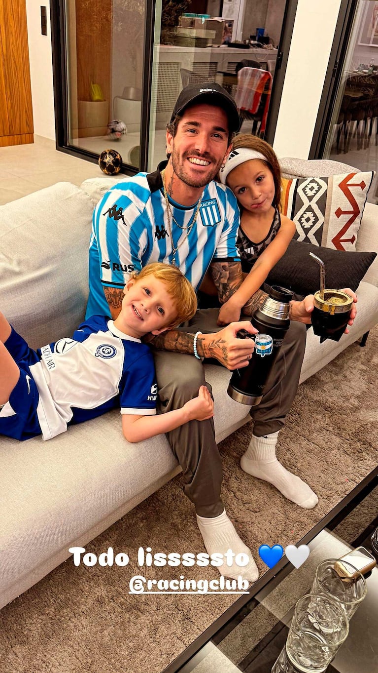 Rodrigo de Paul y sus hijos viendo a Racing (Foto: Instagram)
