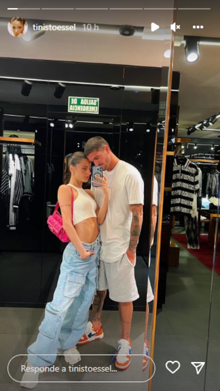 Rodrigo de Paul y Tini Stoessel compartieron postales románticas desde Ibiza, donde también está Camila Homs