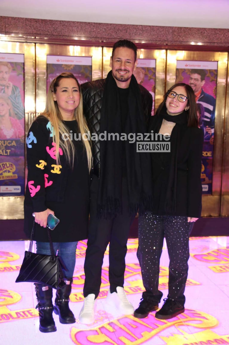 Rodrigo Tapari y familia (Foto: Movilpress)
