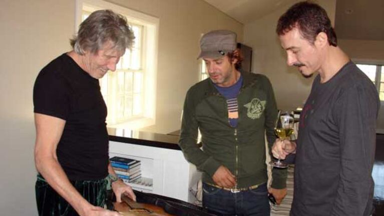 Roger Waters, Gustavo Cerati y Pedro Aznar, cuando grabaron juntos para la Fundación Alas. (Foto: Web)