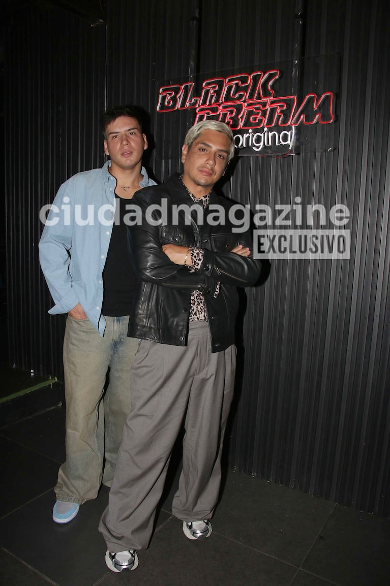 Roi Orbegozo y Kennys Palacios en el cumpleaños de  Karina Jelinek. (Foto: Movilpress)