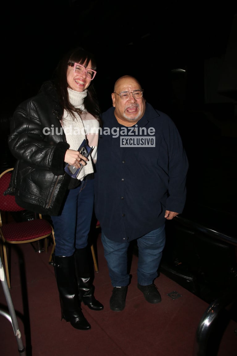 Roly Serrano y su pareja en la función de prensa de Misery. (Foto: Movilpress)