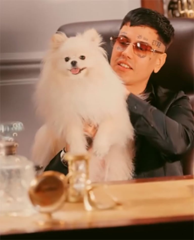 Roma, la perrita de Emilia Mernes y Duki (Fotos de un videoclip)