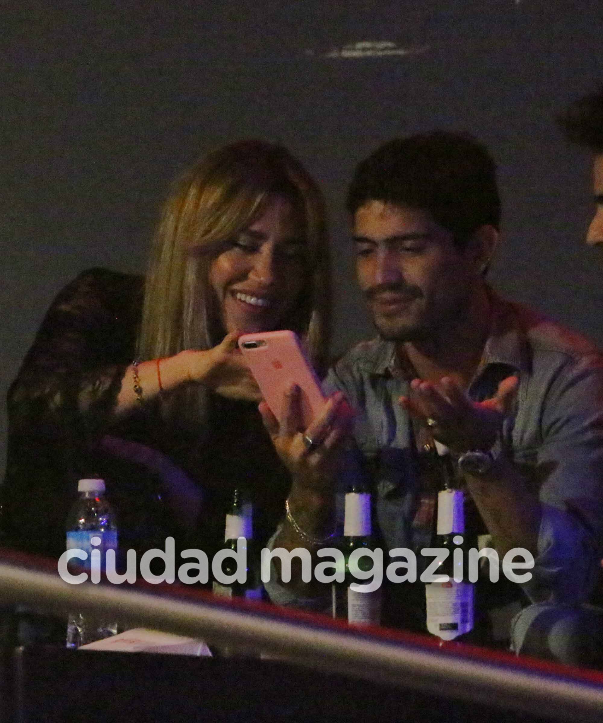 ¡Romance blanqueado! La primera salida oficial de Jimena Barón y Rodrigo Romero. (Foto: Movilpress)