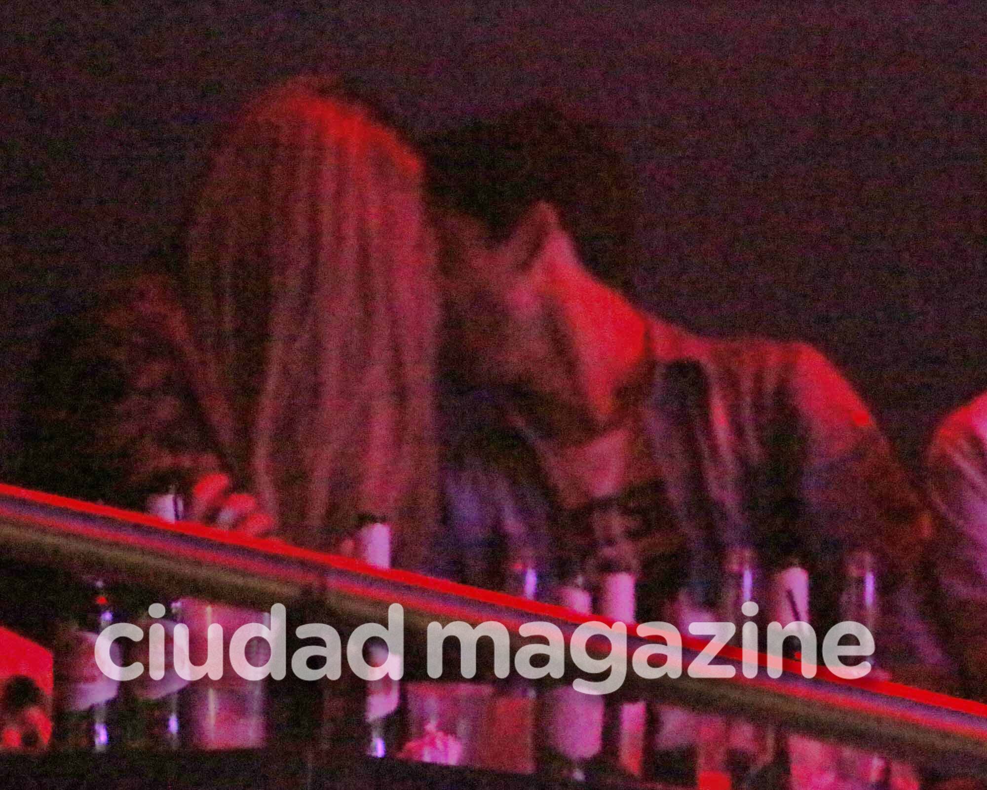 ¡Romance blanqueado! La primera salida oficial de Jimena Barón y Rodrigo Romero. (Foto: Movilpress)