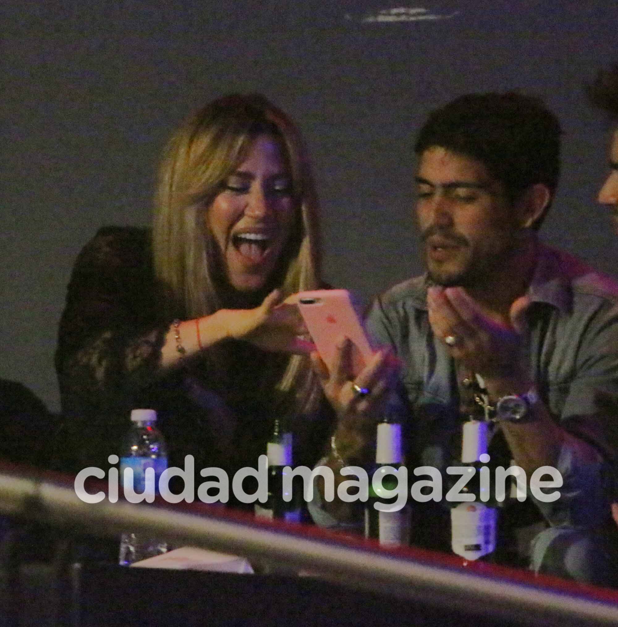 ¡Romance blanqueado! La primera salida oficial de Jimena Barón y Rodrigo Romero. (Foto: Movilpress)