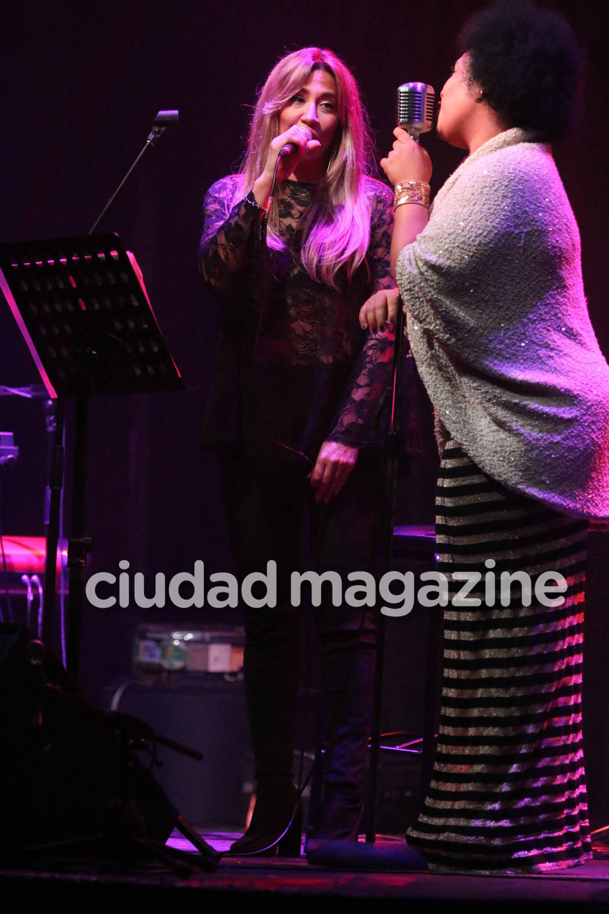 ¡Romance blanqueado! La primera salida oficial de Jimena Barón y Rodrigo Romero. (Foto: Movilpress)