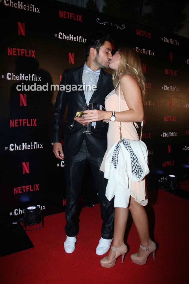 Romina Malaspina, súper apasionada con el actor Daniel Pacheco en una fiesta 