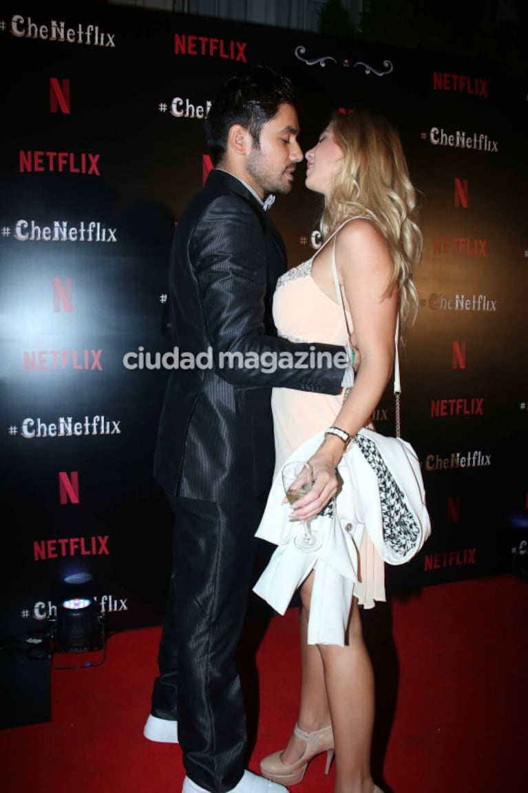 Romina Malaspina, súper apasionada con el actor Daniel Pacheco en una fiesta 