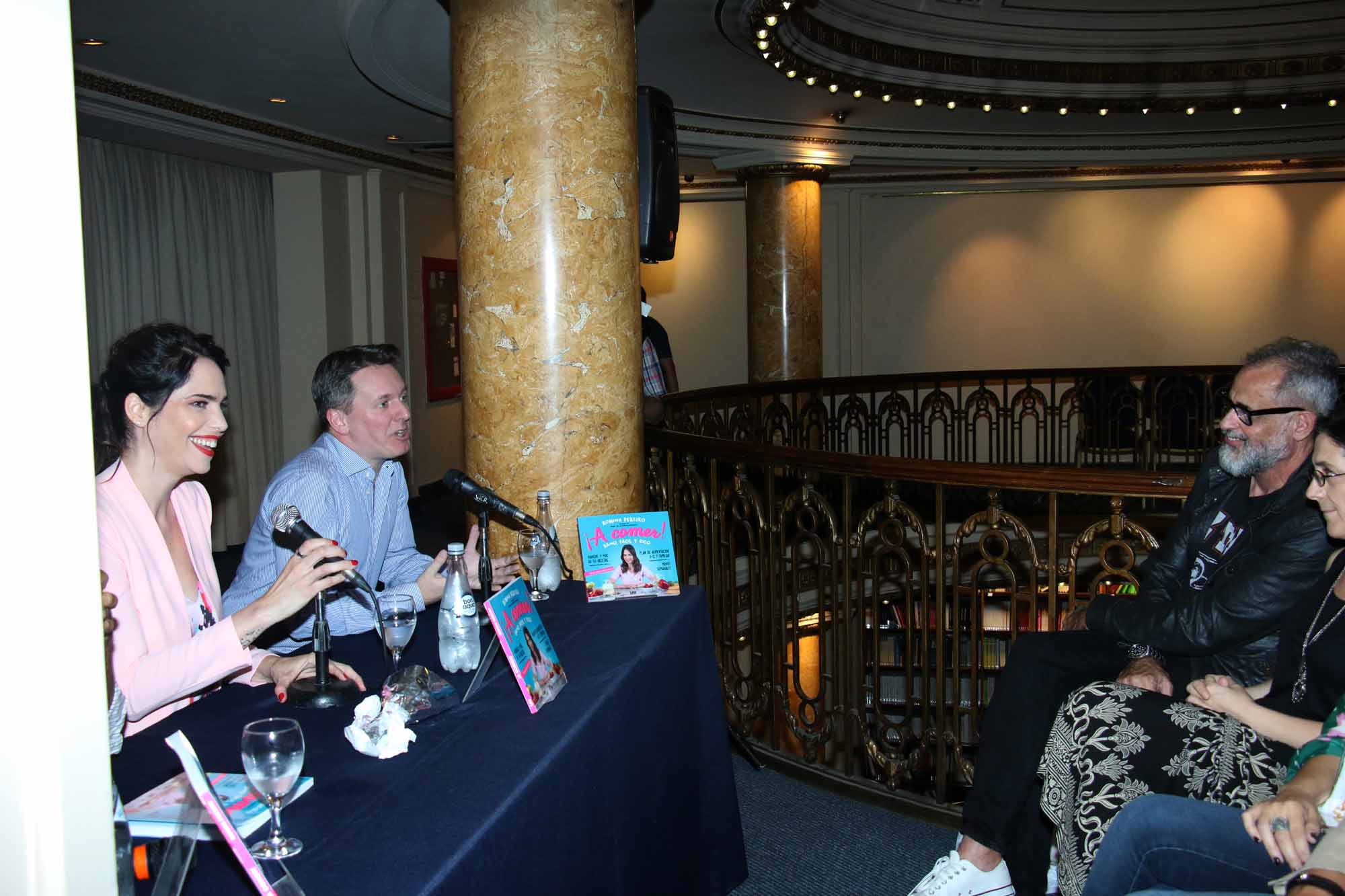 Romina Pereiro presentó su libro (Foto: Movilpress)
