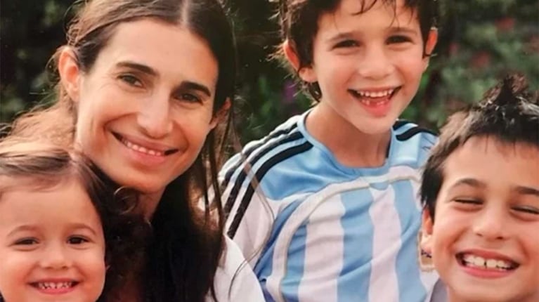 Romina Yan y sus hijos.