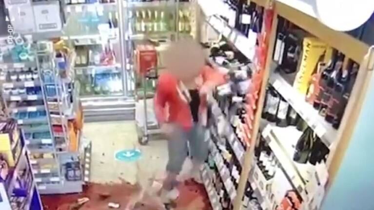 Rompe estantes de vino en una tienda tras pedirle que respetara normas contra el covid-19