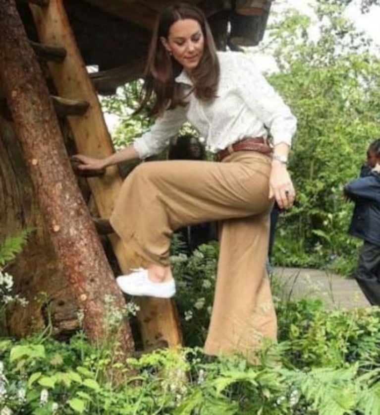 ¡Rompió el protocolo! Kate Middleton sorprendió con su look más relajado