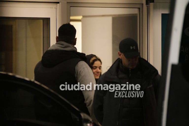 Rosalía llegó a la Argentina: gran operativo de seguridad y hermetismo en Ezeiza (Foto: RS)