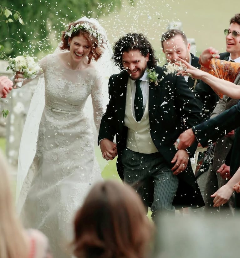 Rose Leslie y Kit Harington, en el día de su boda (Foto: IG @kitharington_roseleslie)