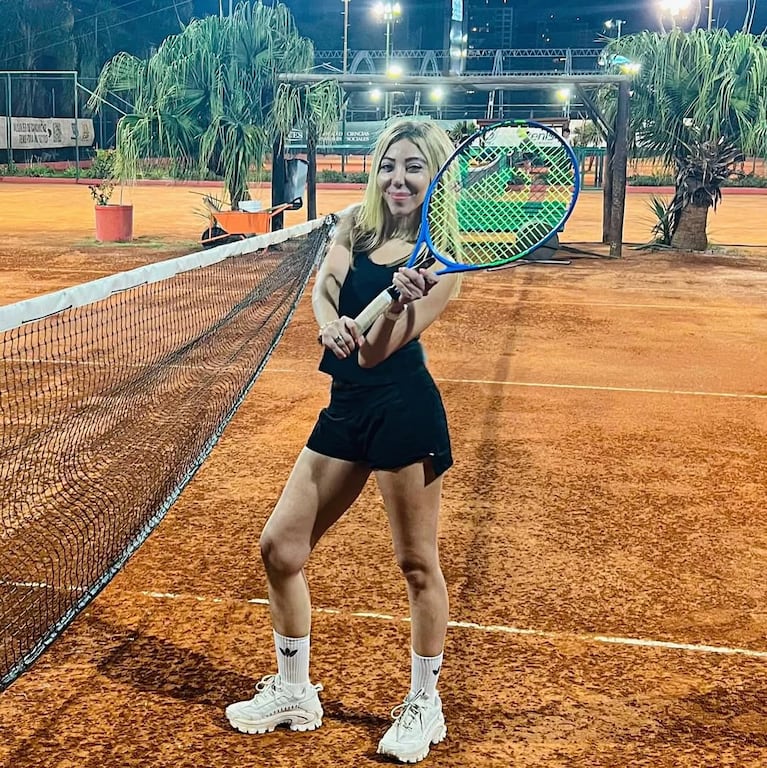 Rosmery Oscurita Maturana, la supuesta novia de Javier Milei, es aficionada al tenis. (@oscurita_1)