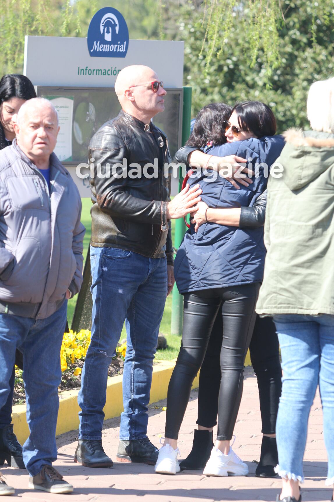 Rubén Torrente, en el último adiós a la madre de Araceli González. (Foto: Movilpress)