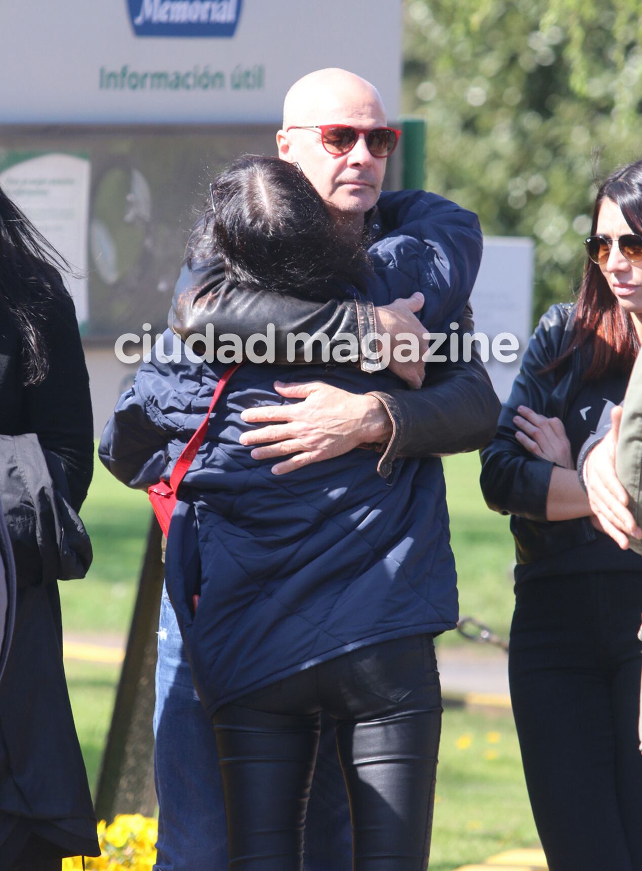 Rubén Torrente, en el último adiós a la madre de Araceli González. (Foto: Movilpress)