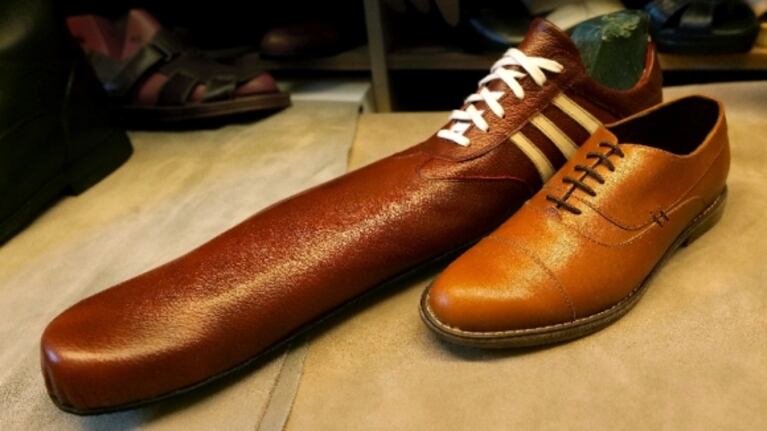 Rumania: crean zapatos para mantener el distanciamiento social