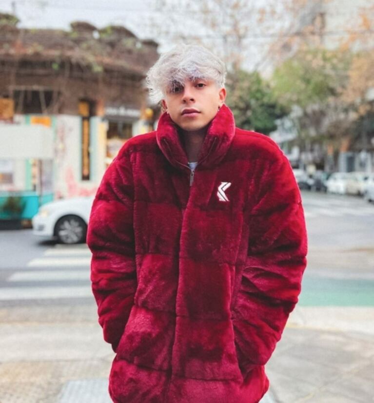 Rusherking se animó a un radical cambio de look: de castaño a platinado