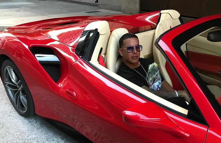 ¿Sabías que Daddy Yankee siente pasión por los autos lujosos?