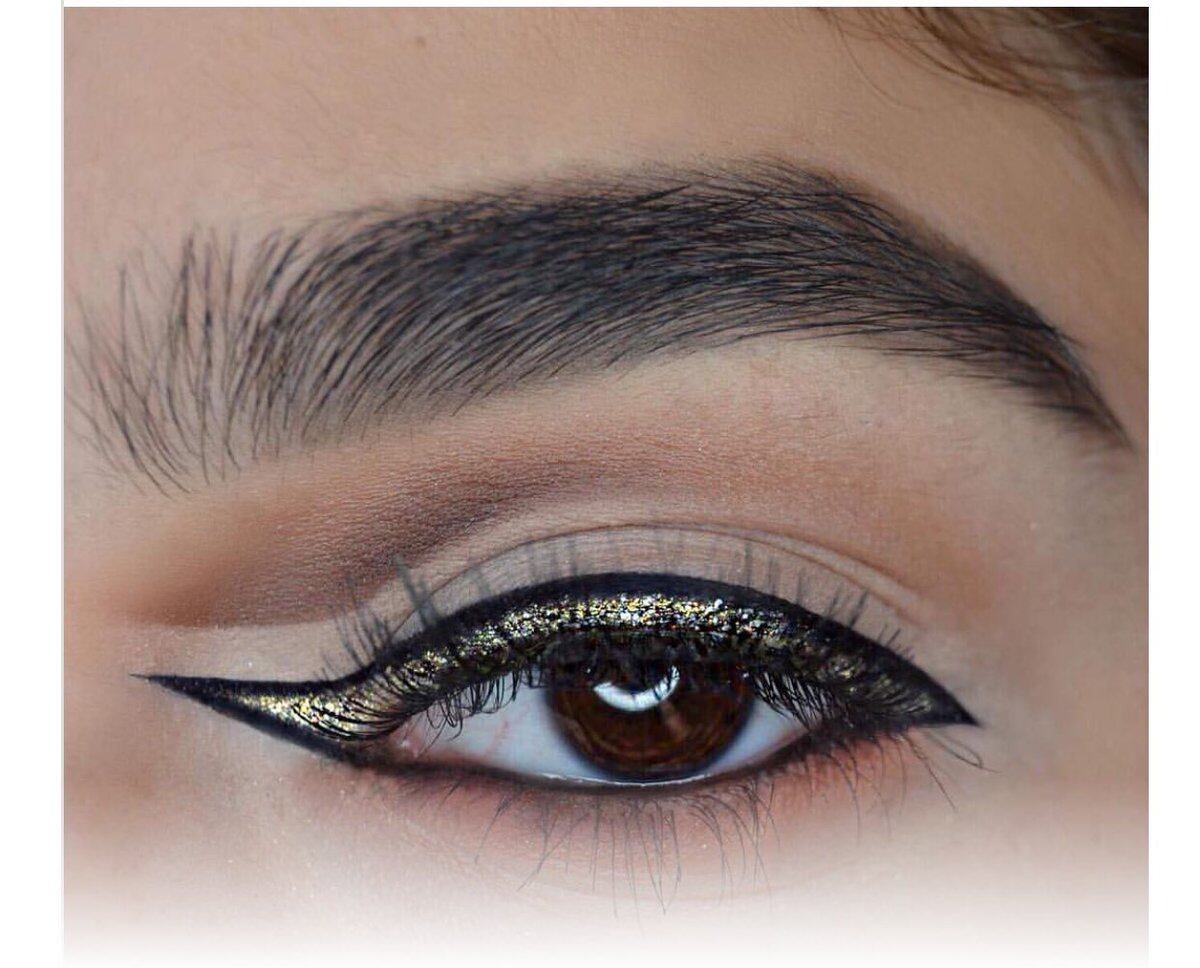 Sabías que lo nuevo es llevar el cat-eye ¿pero invertido?