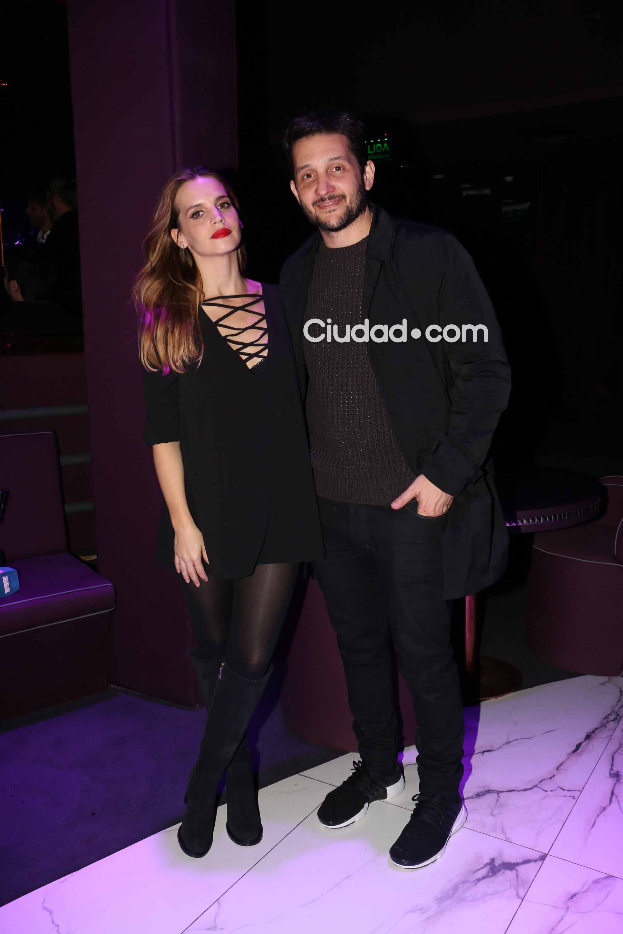 Sabrina Garciarena y Paoloski, en el festejo de Los ricos no piden permiso (Foto: Movilpress)