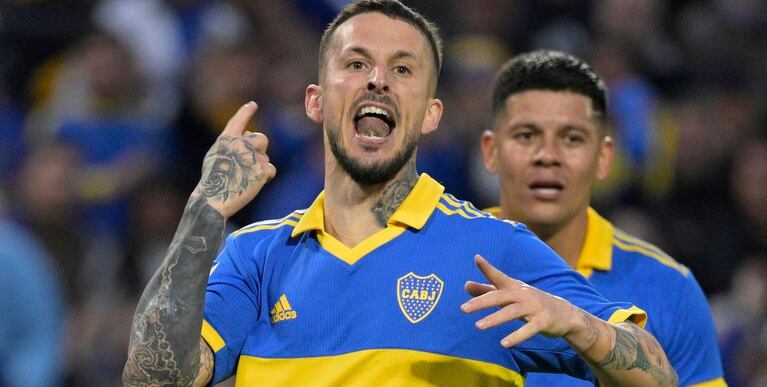 Sabrina Rojas, a los besos con un famoso exfutbolista de Boca en un restaurante: de quién se trata