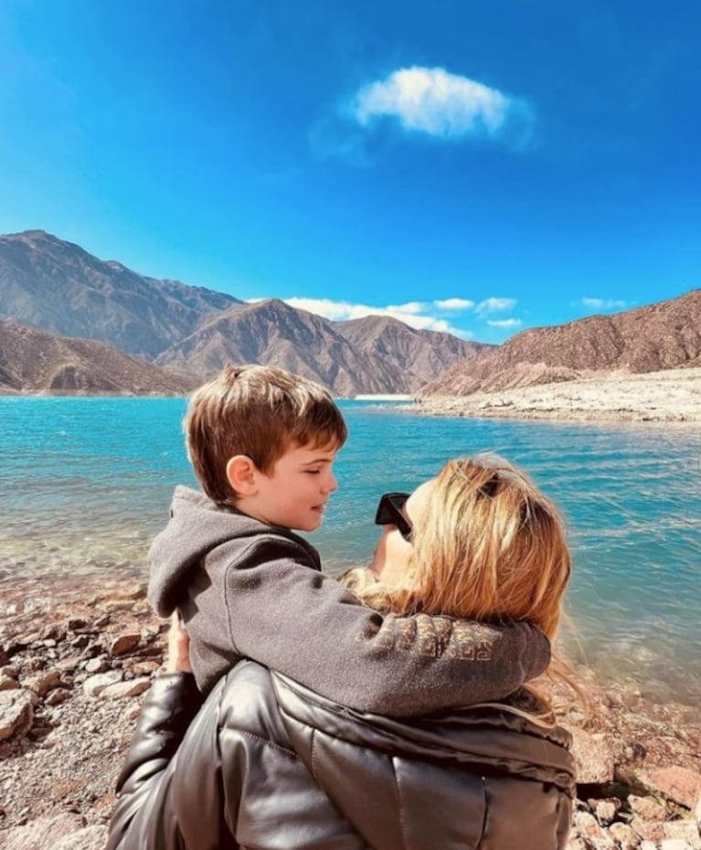 Sabrina Rojas viajó a Mendoza con sus hijos y Tucu López: el tierno álbum de fotos