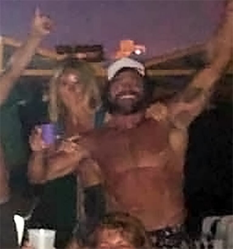 Sabrina Rojas y su foto abrazada a Luciano Castro: "Salió cena en la playa"