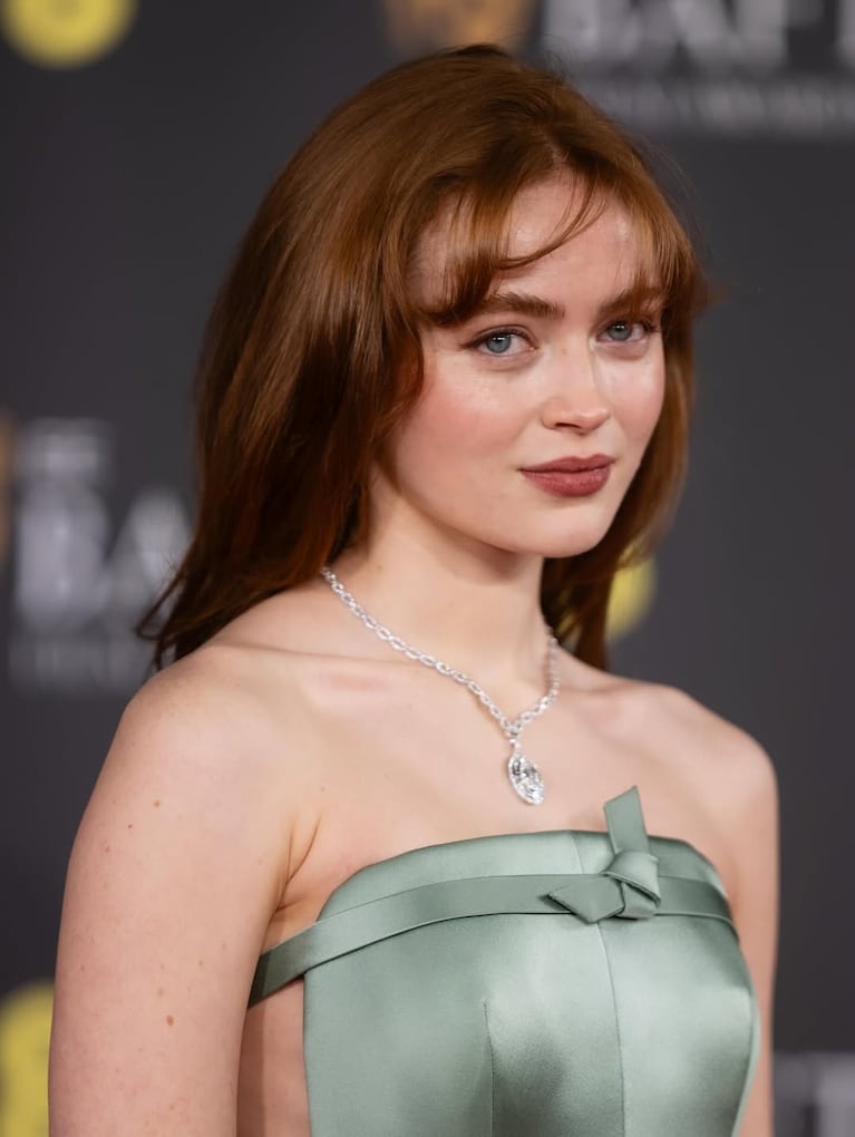 Sadie Sink en los Premios BAFTA 2026: lució el corte de pelo largo más buscado de los 90 | Créditos: Instagram @sadiesink_