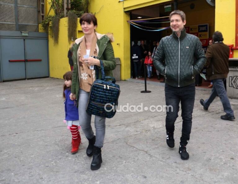¡Salida en familia! Adrián Suar, Griselda Siciliani y Margarita: tarde de teatro y looks invernales
