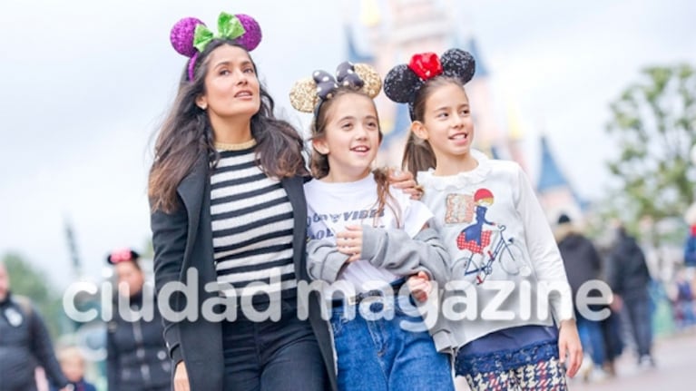 Salma Hayek, mamá full time: espía su escapada a pura fantasía y diversión junto a su hija en Disney París