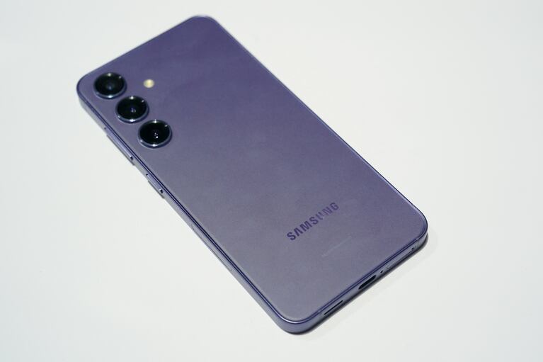 Samsung amplió el soporte de Galaxy AI, y ahora será compatible con más idiomas y variantes regionales. Esto permitirá acceder a funciones de inteligencia artificial (IA) generativa.