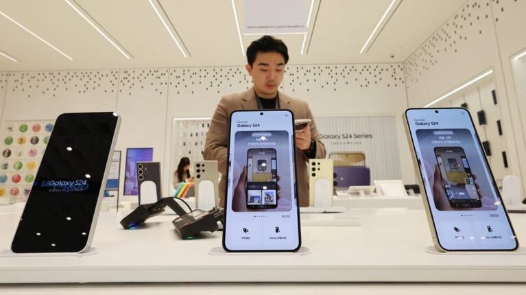 Samsung considerará las necesidades sobre IA móvil antes de decidir si cobrar por las funciones de Galaxy AI
