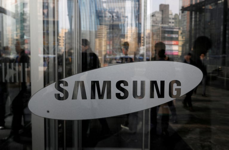 Samsung desarrolló una memoria DRAM LPDDR5X de 12 nanómetros que alcanza un rendimiento de 10,7 gigabits por segundo (Gbps) optimizado para las aplicaciones de inteligencia artificial (IA).
