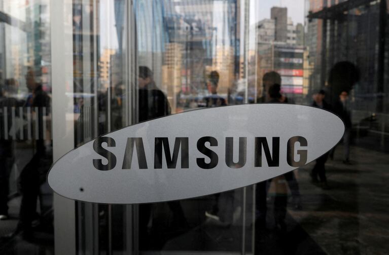 Samsung ha introducido una memoria DRAM LPDDR5X de 12 nanómetros, con un rendimiento optimizado de 10,7 gigabits por segundo (Gbps).





