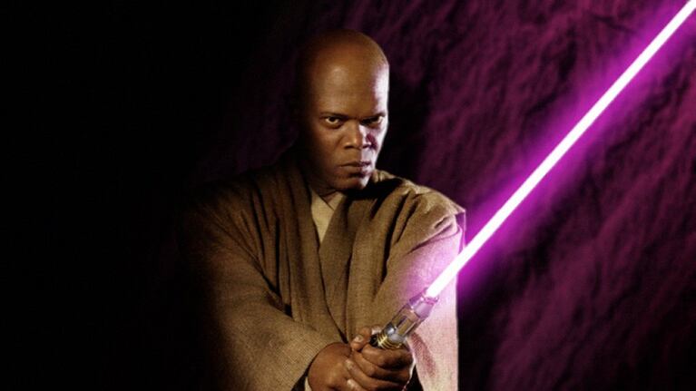 Samuel L. Jackson guarda la espada láser Lightsaber que usó en Star Wars