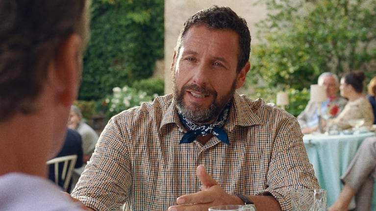 Sandler es Ron, Ron, el representante de la gran estrella en esta comedia dramática de más de dos horas.