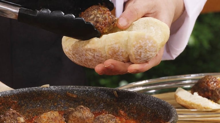 Sándwich de albóndigas, una receta porteña de bodegón. Foto: Cucinare TV