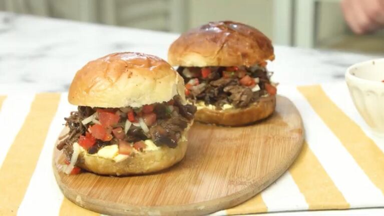 Sándwich de carne desmechada y salsa criolla: receta fácil, paso a paso