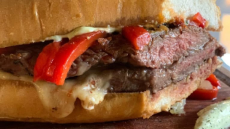 Sándwich de entraña y sal de tomate: receta fácil para los fanáticos de la carne