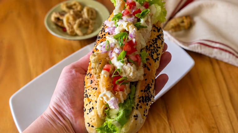 Sándwich de rabas, con alioli de palta. Foto: Cucinare TV