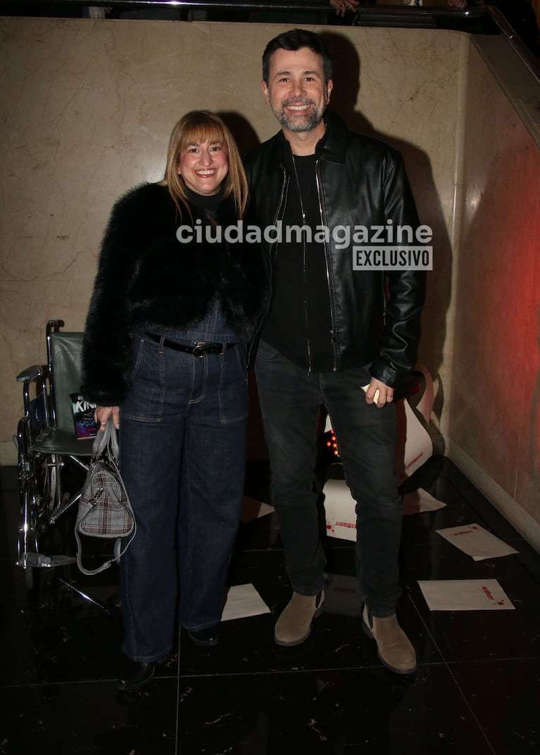 Santiago Do Rego y su pareja en la función de prensa de Misery. (Foto: Movilpress)
