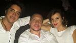 Santiago Vázquez, su hermano Nicolás y su cuñada, Gimena Accardi. 
