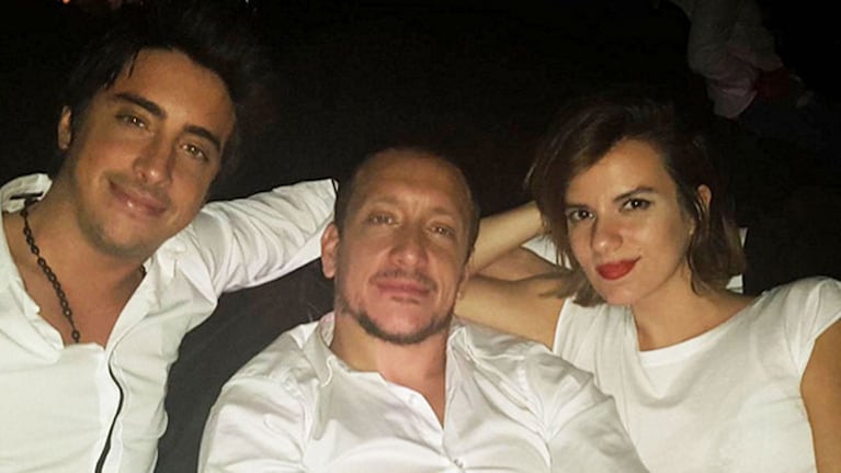 Santiago Vázquez, su hermano Nicolás y su cuñada, Gimena Accardi. 