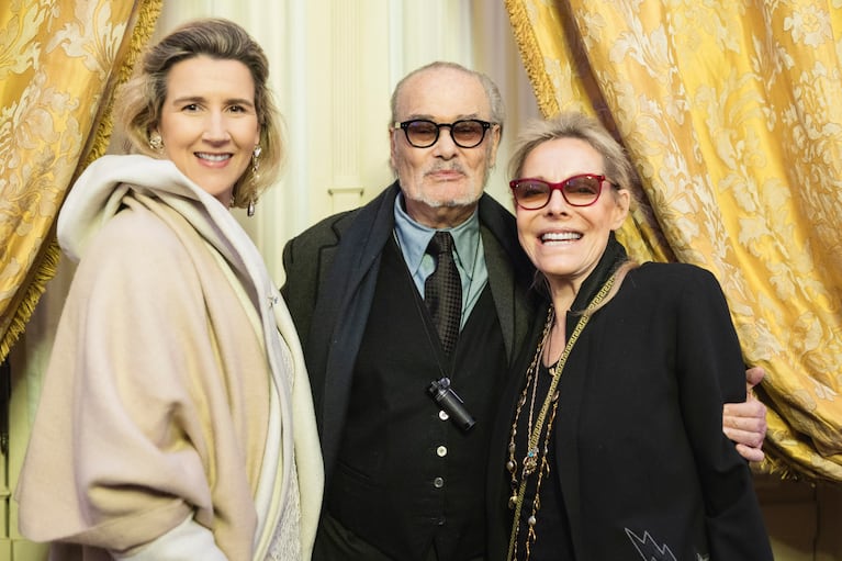 Sara Fleming, soprana. Gino Bogani, diseñador de alta costura, y Elisa Wagner, productora. 