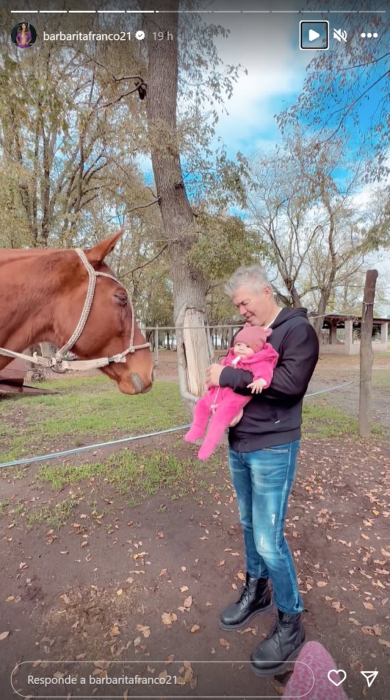 Sarah Burlando pasó una tarde con los caballos en el campo: las tiernas fotos