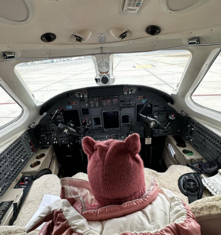 Sarah Burlando viajó en avión privado y su mamá mostró las impactantes fotos: "Me llevaron a la nieve"