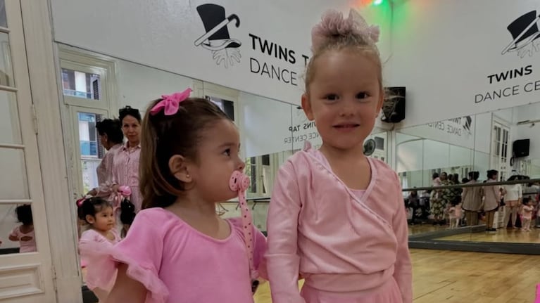 Sarah Burlando y Ana García Moritán se hicieron un radical cambio de look: así se ven con el pelo fucsia | Créditos: Instagram @barbaritafranco21